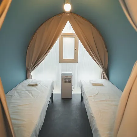 Holacamp Hostel