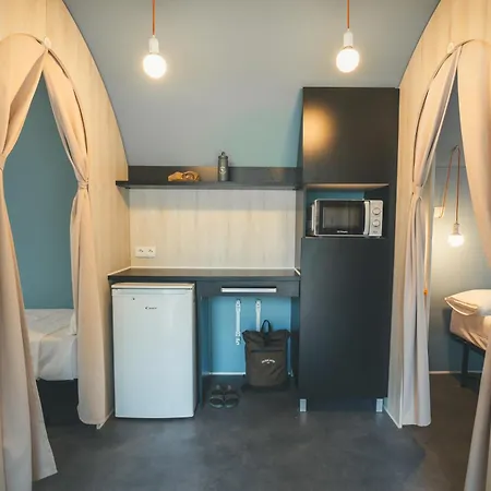Holacamp Hostel *